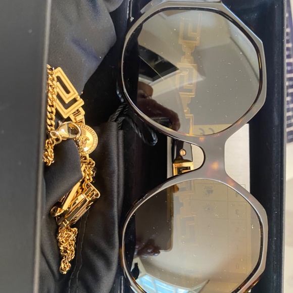 Versace Sunglasses - Picture 5 of 11